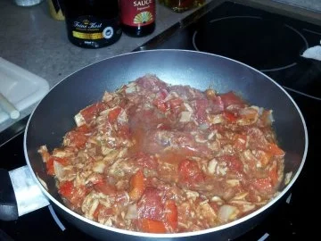 Schnelle Thunfisch-Tomatensoße für Pasta - Rezept