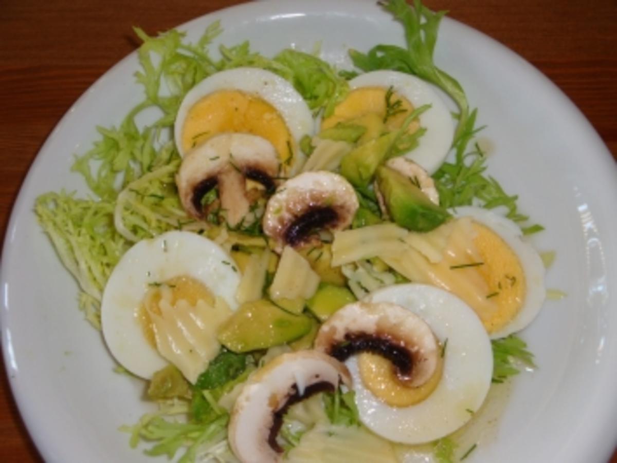 Bilder für Avocadosalat mit Champignons Konserve abgetropft und Maasdamer - Rezept