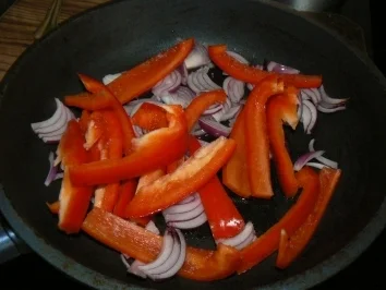 Schwenker mit gebratenen Zwiebel und Paprika - Rezept - Bild Nr. 2
