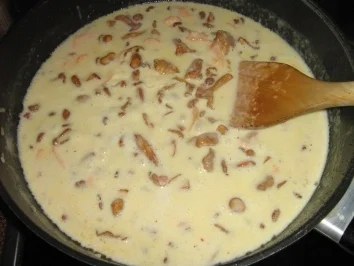 Rezept: Nudeln mit Lachs - Pfifferlingen und Speck Bild Nr. 8 Nudeln mit Lachs - Pfifferlingen und Speck - Rezept - Bild Nr. 8