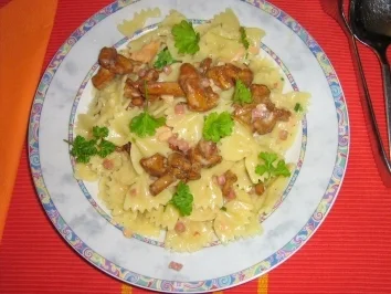 Rezept: Nudeln mit Lachs - Pfifferlingen und Speck Bild Nr. 13 Nudeln mit Lachs - Pfifferlingen und Speck - Rezept - Bild Nr. 13