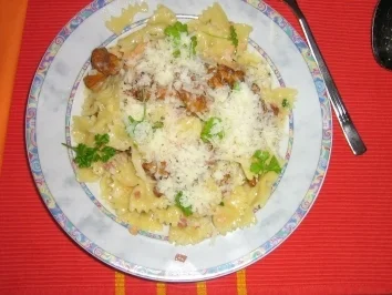 Rezept: Nudeln mit Lachs - Pfifferlingen und Speck Nudeln mit Lachs - Pfifferlingen und Speck - Rezept