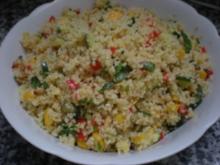 Couscous-Salat mit Gemüse und gerösteten Pinienkernen - Rezept