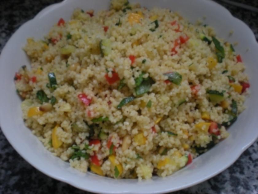 Couscous-Salat mit Gemüse und gerösteten Pinienkernen - Rezept - kochbar.de