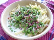 Pasta mit Erbsen-Käse-Speck-Souce>> - Rezept