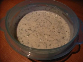 Joghurt-Dip mit Frühlingszwiebeln - Rezept