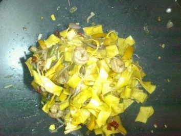 Asiatische Nudelpfanne (sehr scharf) - Rezept