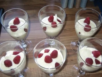 Rezept: weisses Schokomousse mit Himbeeren Bild Nr. 4 weisses Schokomousse mit Himbeeren - Rezept - Bild Nr. 4