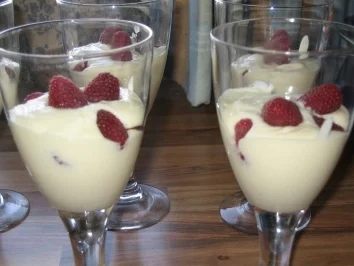 Rezept: weisses Schokomousse mit Himbeeren Bild Nr. 5 weisses Schokomousse mit Himbeeren - Rezept - Bild Nr. 5