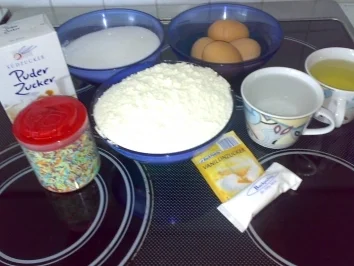 Rezept: ** Kuchen & Co. ** Bunter Selterwasserkuchen Bild Nr. 2 ** Kuchen & Co. ** Bunter Selterwasserkuchen - Rezept - Bild Nr. 2