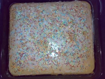 Rezept: ** Kuchen & Co. ** Bunter Selterwasserkuchen Bild Nr. 3 ** Kuchen & Co. ** Bunter Selterwasserkuchen - Rezept - Bild Nr. 3