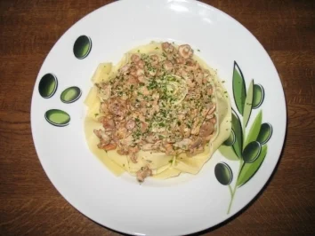 Rezept: Pfifferlinge auf Bandnudeln Pfifferlinge auf Bandnudeln - Rezept