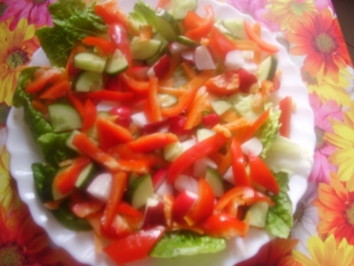 Salat mit Orangen-Mango-Dressing - Rezept