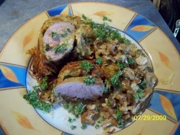Schweinefilet im Kartoffelmantel mit Pfifferlingsrahmsoße - Rezept