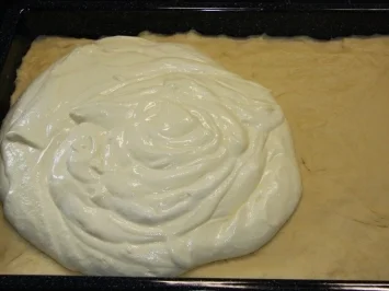 Rezept: Blech: Blaubeer-Hefe-Schmandkuchen mit Streuseln Bild Nr. 2 Blech: Blaubeer-Hefe-Schmandkuchen mit Streuseln - Rezept - Bild Nr. 2