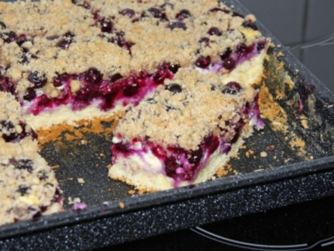 Blech: Blaubeer-Hefe-Schmandkuchen mit Streuseln - Rezept - kochbar.de