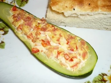 Rezept: Zucchini-Schiffchen Bild Nr. 2 Zucchini-Schiffchen - Rezept - Bild Nr. 2