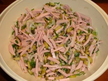 Rezept: Wurstsalat ganz einfach Bild Nr. 4 Wurstsalat ganz einfach - Rezept - Bild Nr. 4