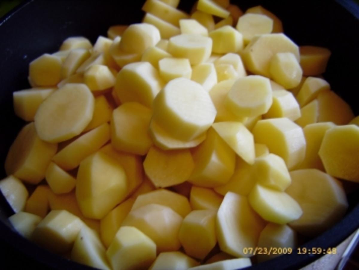In Tomatensauce geschmorte Hähnchenbrust an bunten Bratkartoffeln - Rezept - Bild Nr. 13
