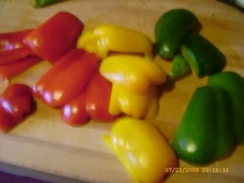 Rezept: In Tomatensauce geschmorte Hähnchenbrust an bunten Bratkartoffeln Bild Nr. 14 In Tomatensauce geschmorte Hähnchenbrust an bunten Bratkartoffeln - Rezept - Bild Nr. 14