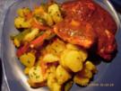 In Tomatensauce geschmorte Hähnchenbrust an bunten Bratkartoffeln - Rezept