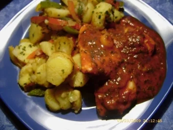 Rezept: In Tomatensauce geschmorte Hähnchenbrust an bunten Bratkartoffeln Bild Nr. 19 In Tomatensauce geschmorte Hähnchenbrust an bunten Bratkartoffeln - Rezept - Bild Nr. 19