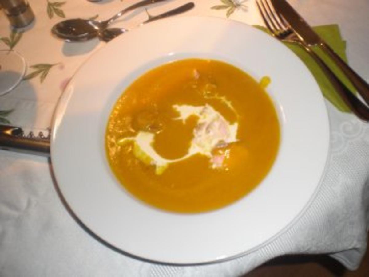 Bilder für Kürbissuppe mit gebratenem Lachs - Rezept