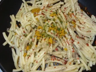 Rezept: Gebratene Nudeln mit Ei und Paprikagemüse Bild Nr. 2 Gebratene Nudeln mit Ei und Paprikagemüse - Rezept - Bild Nr. 2