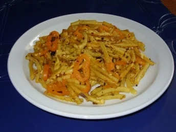 Rezept: Gebratene Nudeln mit Ei und Paprikagemüse Bild Nr. 6 Gebratene Nudeln mit Ei und Paprikagemüse - Rezept - Bild Nr. 6