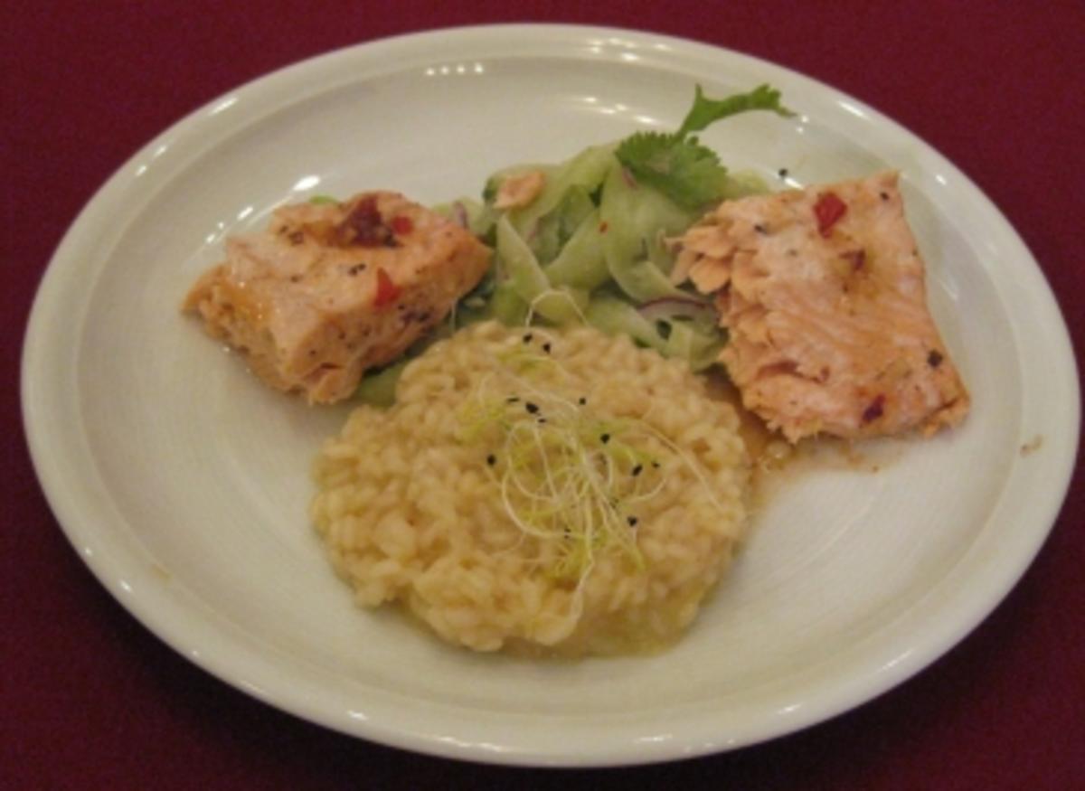 Teriyaki-Lachs auf Wasabi-Gurkensalat an Safranrisotto - Rezept