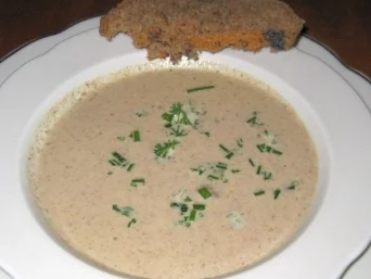 Feines cremiges Pilzsüppchen dazu frisches Ciabattabrot - Rezept
