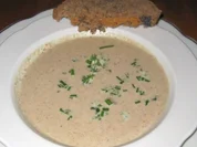 Feines cremiges Pilzsüppchen dazu frisches Ciabattabrot - Rezept