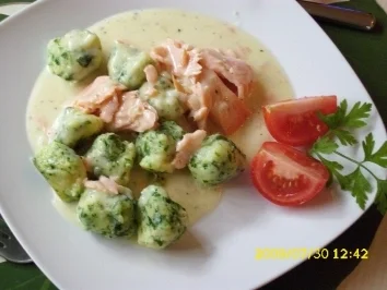 Pasta:  Petersiliengnocchi mit Weißwein-Sahnesoße und Fisch - Rezept