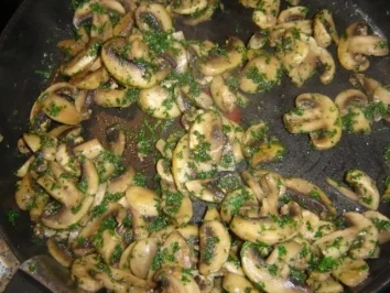 SALADE TIEDE AUX CHAMPIGNONS ET LARDONS - Rezept - Bild Nr. 5