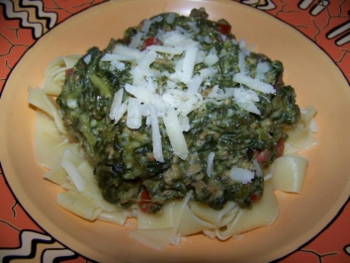 Bilder für Nudeln - Tagliatelle mit Spinat, Hackfleisch und Gorgonzola - Rezept