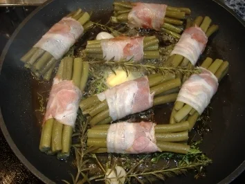 Frische Buschböhnchen im Speckmantel - Rezept