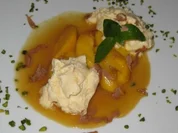 Pfirsichspalten in Karamellsoße mit Amarettocreme - Rezept