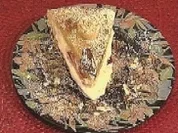 Cremetorte im Marzipanmantel mit Erdbeeren und Pistazien - Rezept