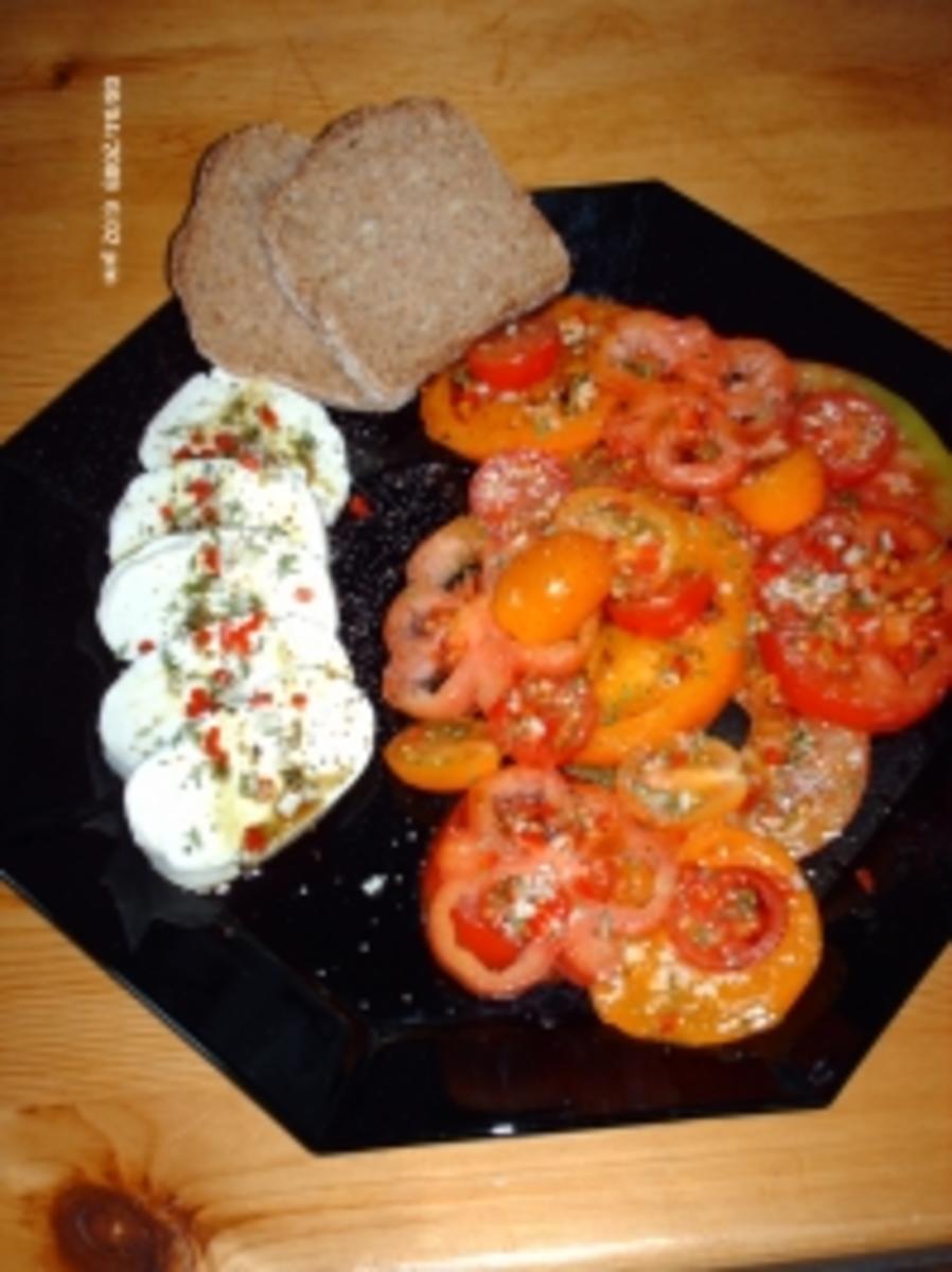 Tomatensalat mit Büffelmozzarella - Rezept Von Einsendungen simu