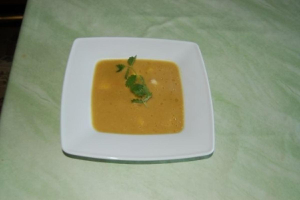 Curry-Ingwer-Cremesüppchen mit Mango- und Putenwürfeln - Rezept