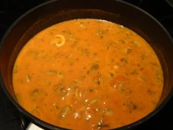 Rezept: Gefüllte Tortellini mit Champignons und Tomaten- Mozzarella- Soße Bild Nr. 4 Gefüllte Tortellini mit Champignons und Tomaten- Mozzarella- Soße - Rezept - Bild Nr. 4