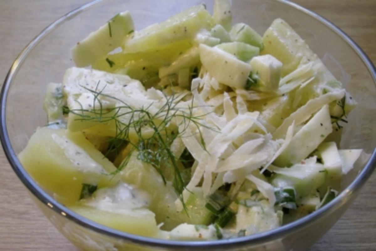Kartoffelsalat mit Gurken und Äpfeln - Rezept
