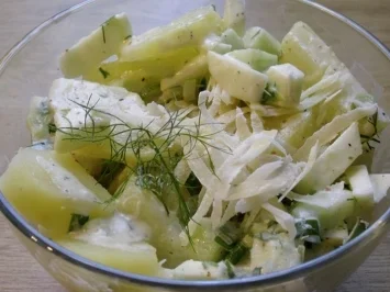Kartoffelsalat mit Gurken und Äpfeln - Rezept