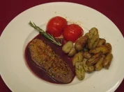 Rezept: Lammfilet mit Walnusskruste an Rosmarinkartoffeln Lammfilet mit Walnusskruste an Rosmarinkartoffeln - Rezept