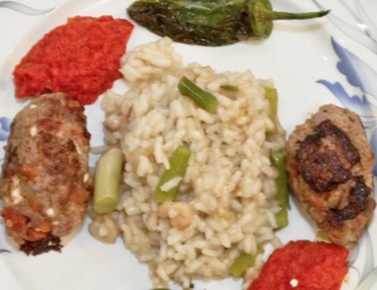 Cevapcici am Spies mit Gemüse und Paella à la Moni (Monica Ivancan) -
Rezept Eingereicht von Das perfekte Promi Dinner