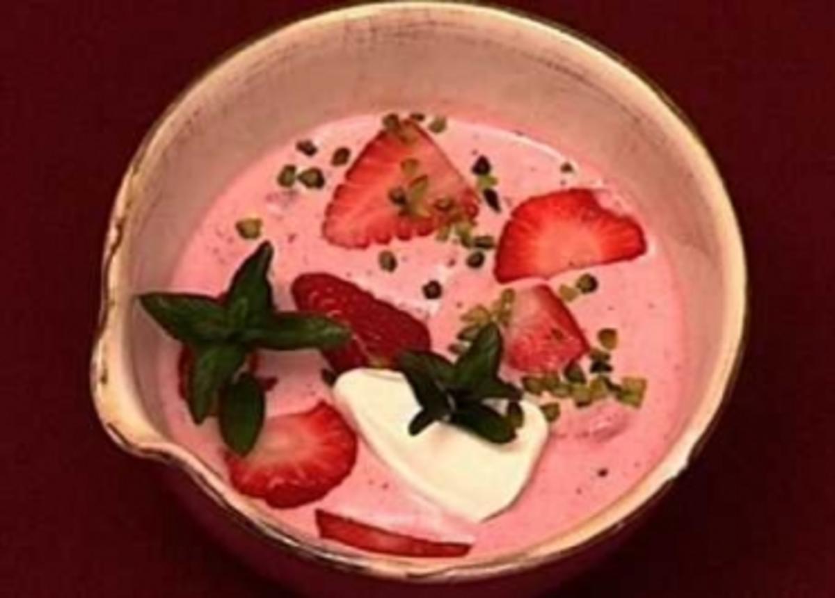 Eis mit frischen Erdbeeren und Sahne (Martin Semmelrogge) - Rezept By
Das perfekte Promi Dinner