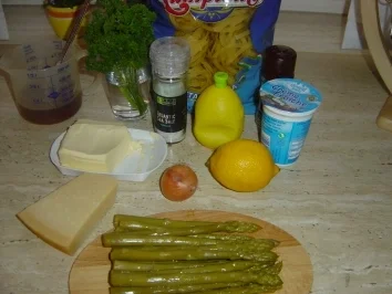 Rezept: Tagliatelle mit grünem Spargel Bild Nr. 2 Tagliatelle mit grünem Spargel - Rezept - Bild Nr. 2