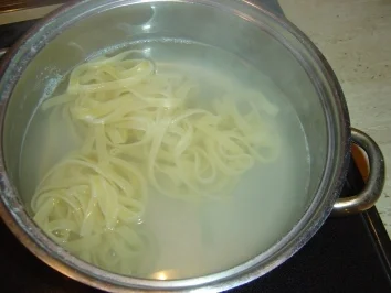 Rezept: Tagliatelle mit grünem Spargel Bild Nr. 3 Tagliatelle mit grünem Spargel - Rezept - Bild Nr. 3