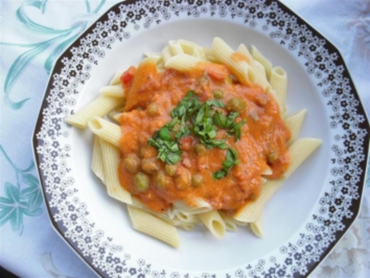 Bilder für Pasta Marille el sugo con piselli - Rezept