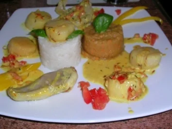 Jakobsmuscheln und Seeteufel an roten Linsen mit Reis und Safran-Weißwein-Sauce - Rezept